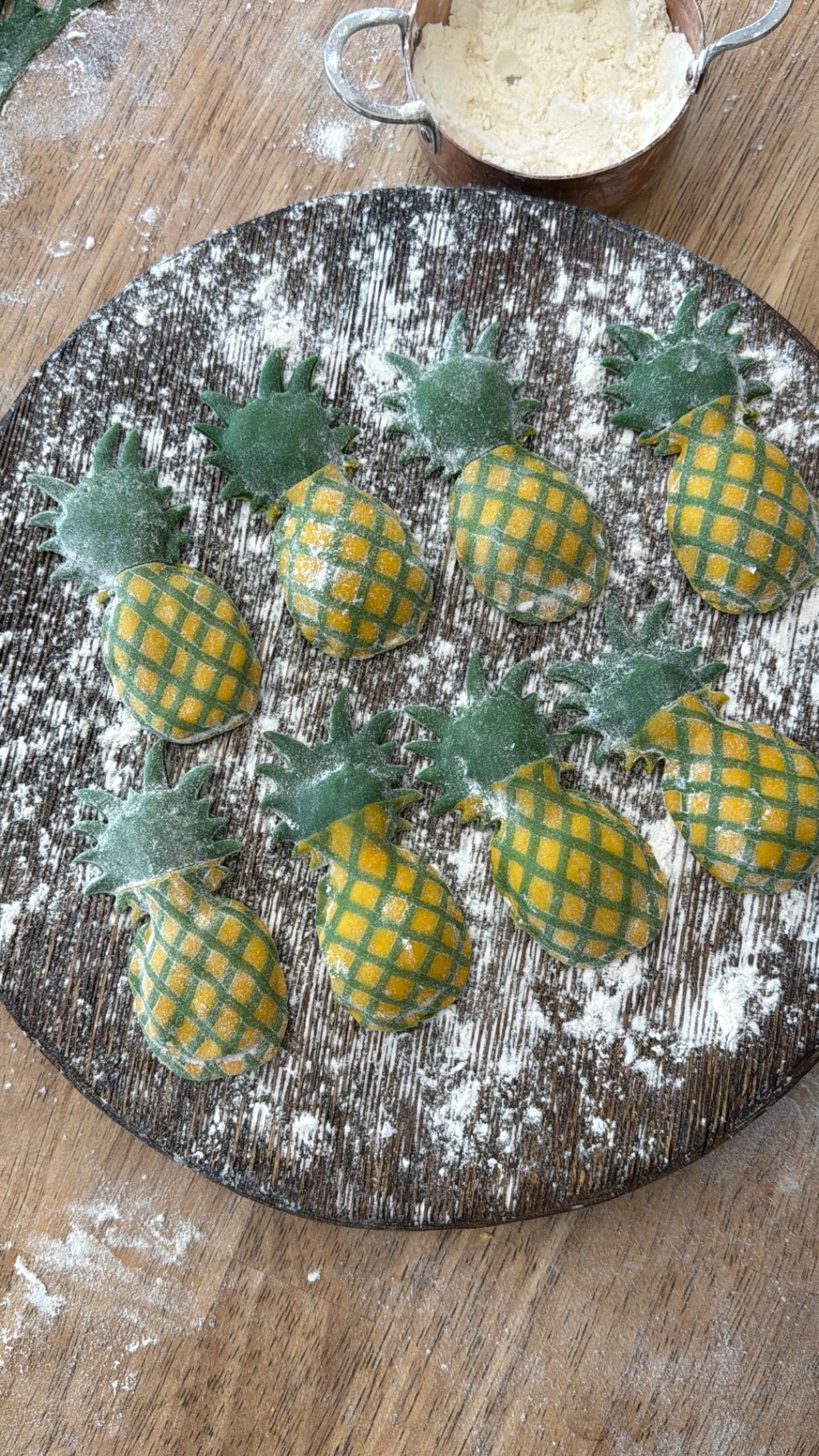 Pineapple-shaped ravioli with lattice scoring